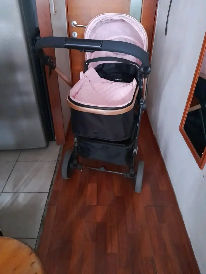 Coche de bebé Infanti rosa plegable - 4