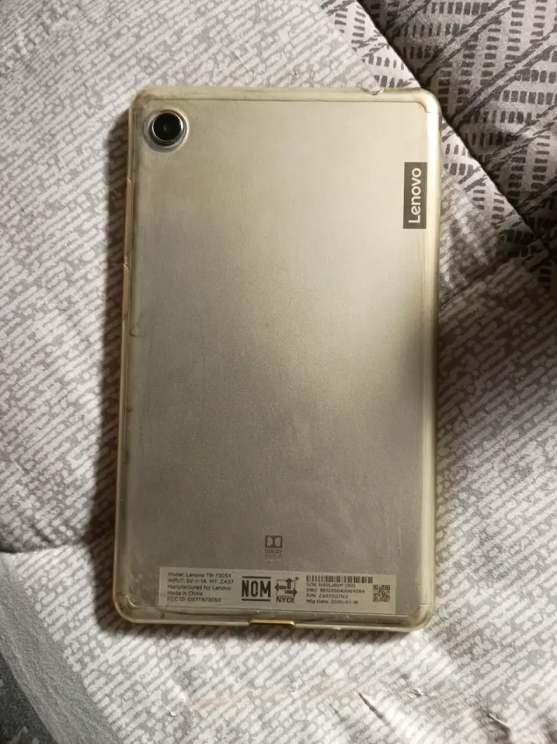 Tablet Lenovo dorada en buen estado - 2