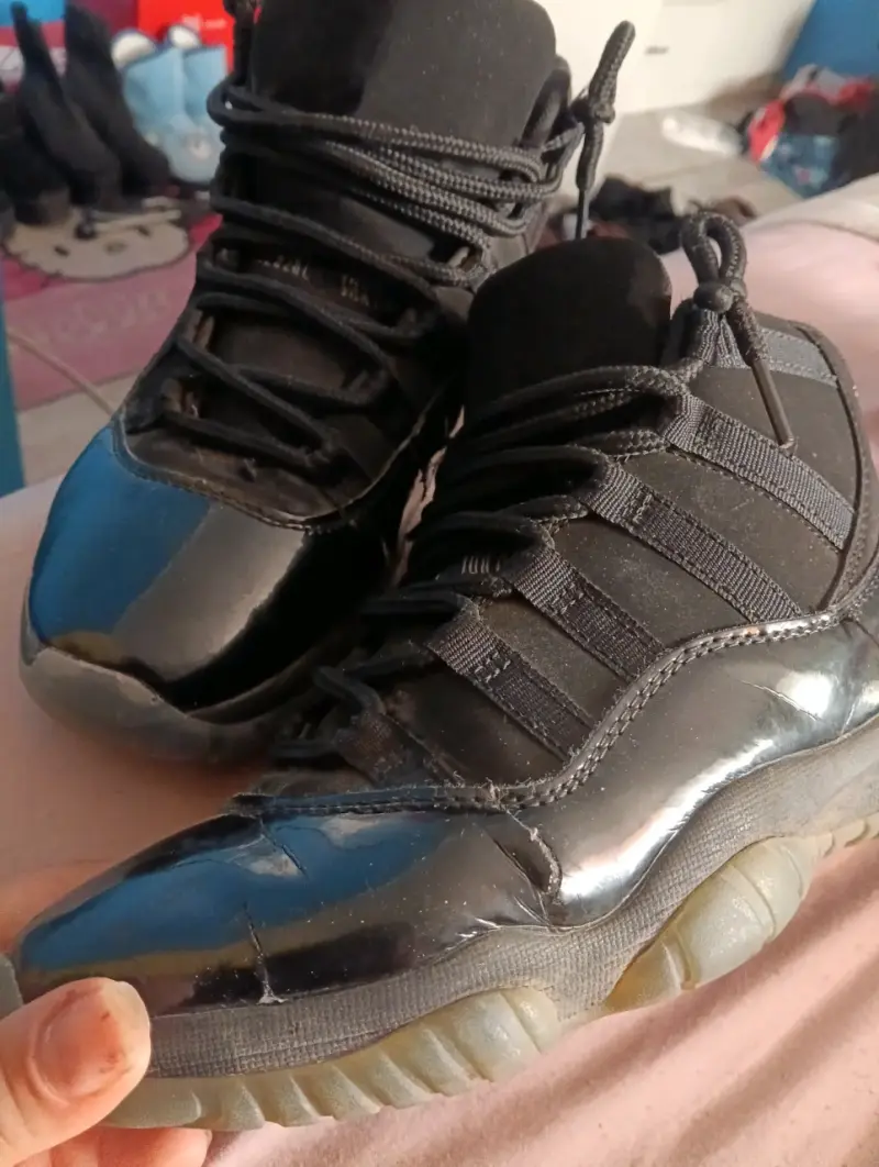 Zapatillas deportivas negras de hombre con diseño moderno - 2