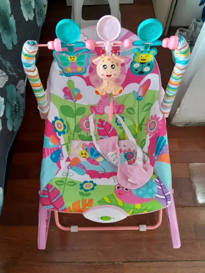 Silla Mecedora para Bebé con Juguetes Colgantes - miniatura 1