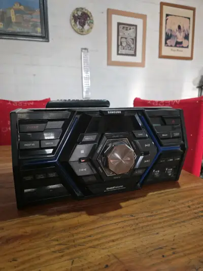 Sistema de sonido Samsung Giga Sound con parlantes - miniatura 1