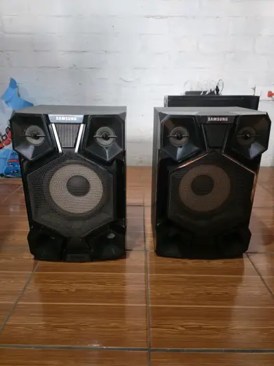 Sistema de sonido Samsung Giga Sound con parlantes - miniatura 4