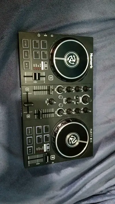 Controlador DJ Numark Party Mix con luces LED - miniatura 1