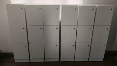 Locker de melamina 3 puertas con llave - miniatura 2