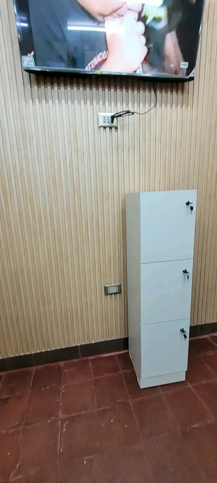 Locker de melamina 3 puertas con llave - 3
