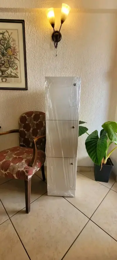 Locker de melamina 3 puertas con llave - miniatura 4
