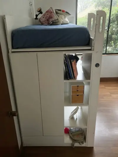 Cama alta con escritorio y estantería integrada - miniatura 2