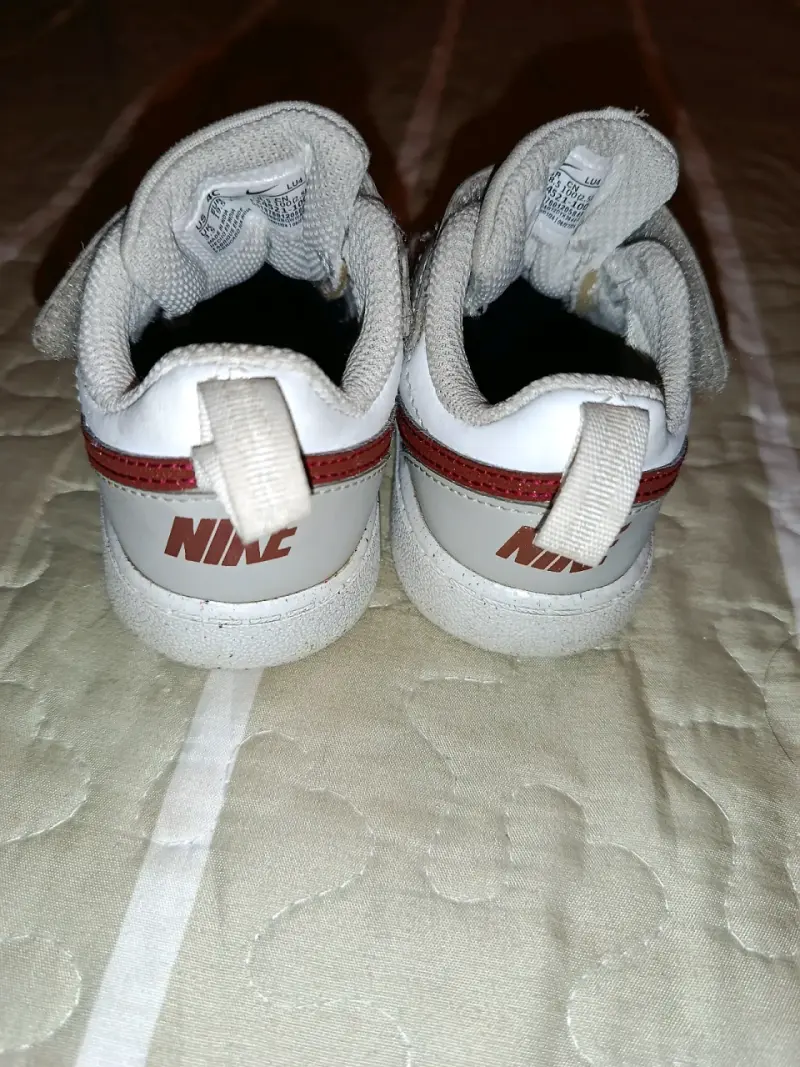Zapatillas deportivas para bebé Nike blancas y grises - 3