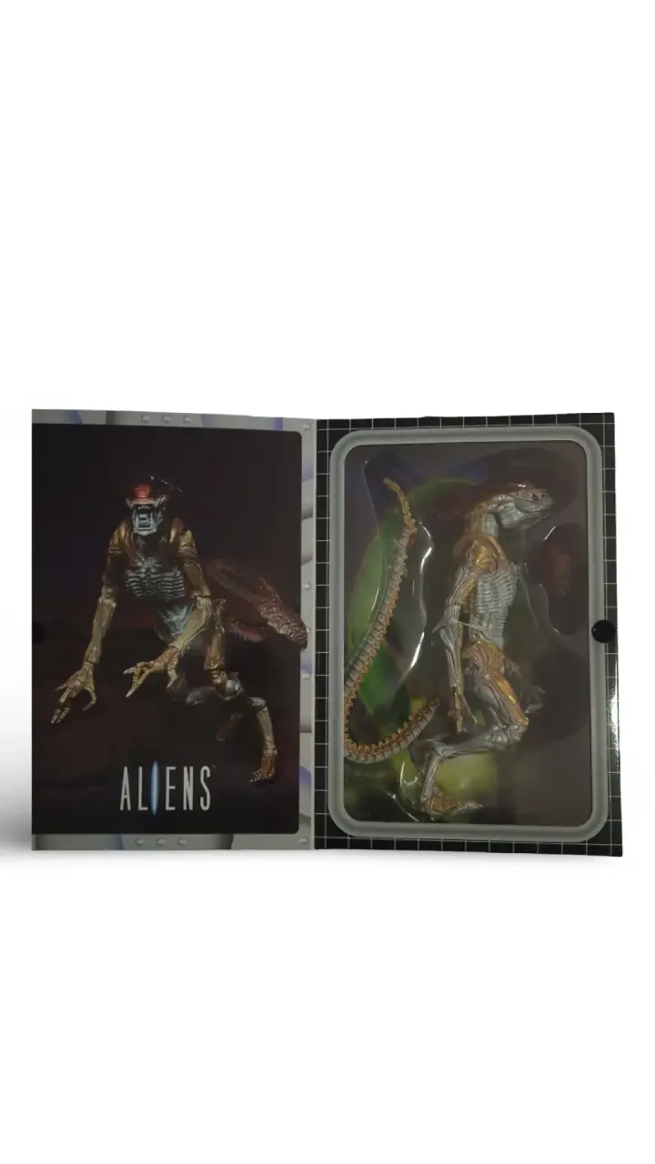 Figura de acción Panther Alien con parásito magnético - 1