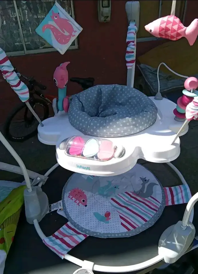 Centeo de entrenenimiento bebes marca infanti - 2