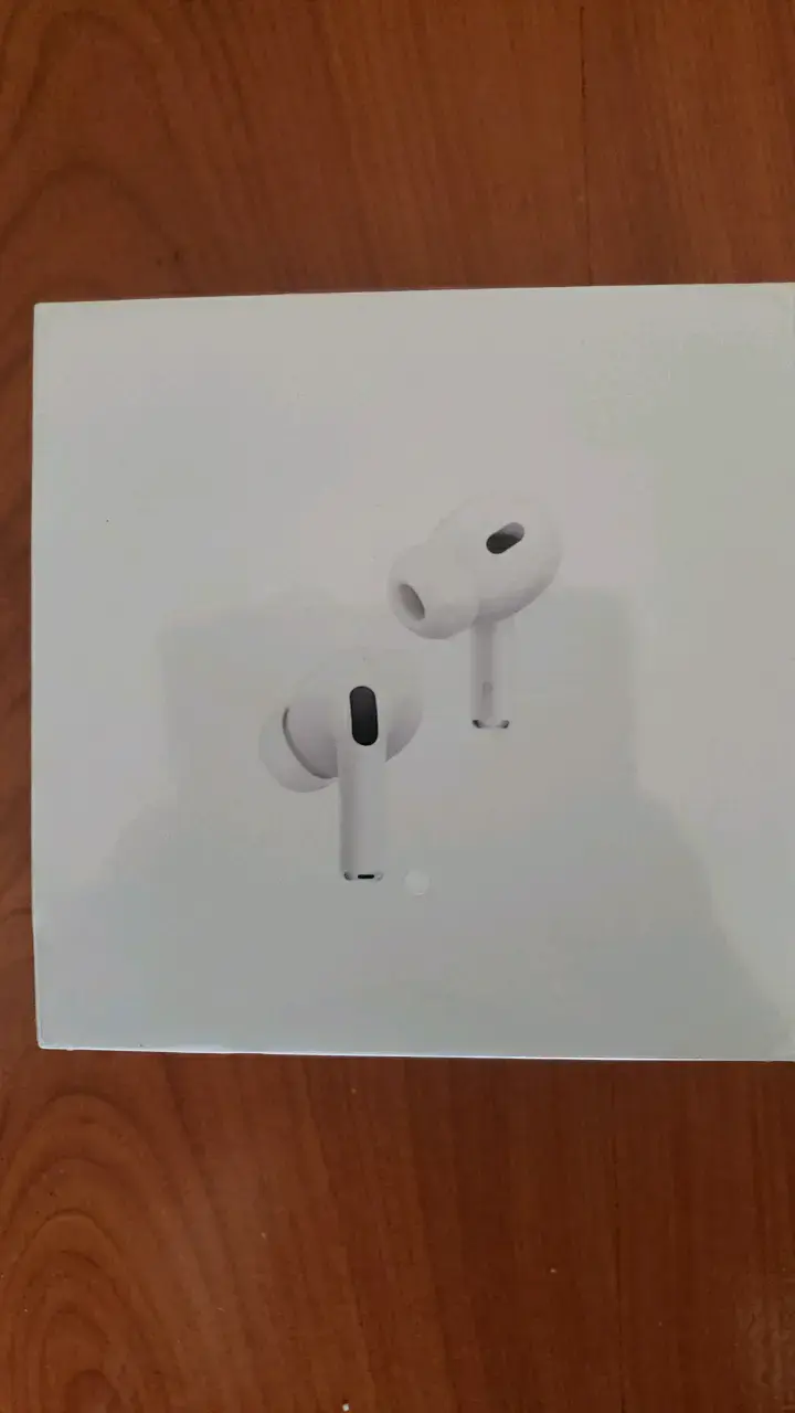 Apple AirPods Pro 2da Generación con MagSafe - 1