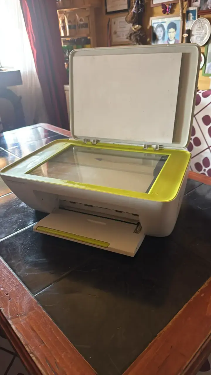 Impresora multifuncional HP DeskJet color blanco - 2