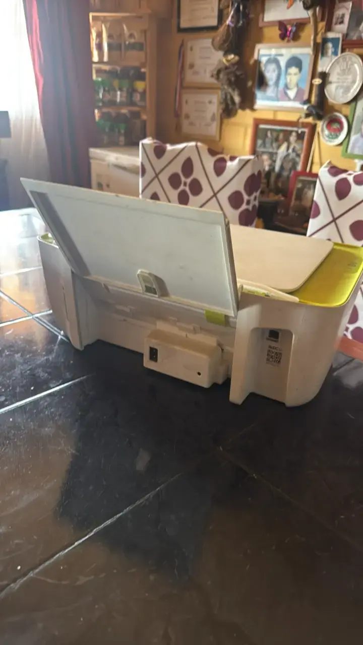 Impresora multifuncional HP DeskJet color blanco - 3