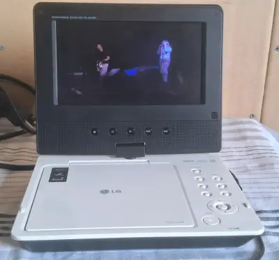 Reproductor DVD Portátil LG DP351G (Funcionando) - miniatura 1