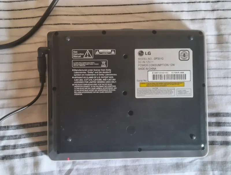 Reproductor DVD Portátil LG DP351G (Funcionando) - 4