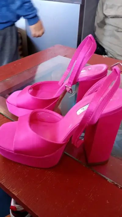 Sandalias de tacón alto fucsia Primark - miniatura 2