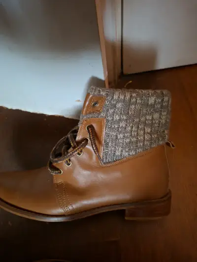Botines de cuero marrón con forro de lana talla 43 - miniatura 1