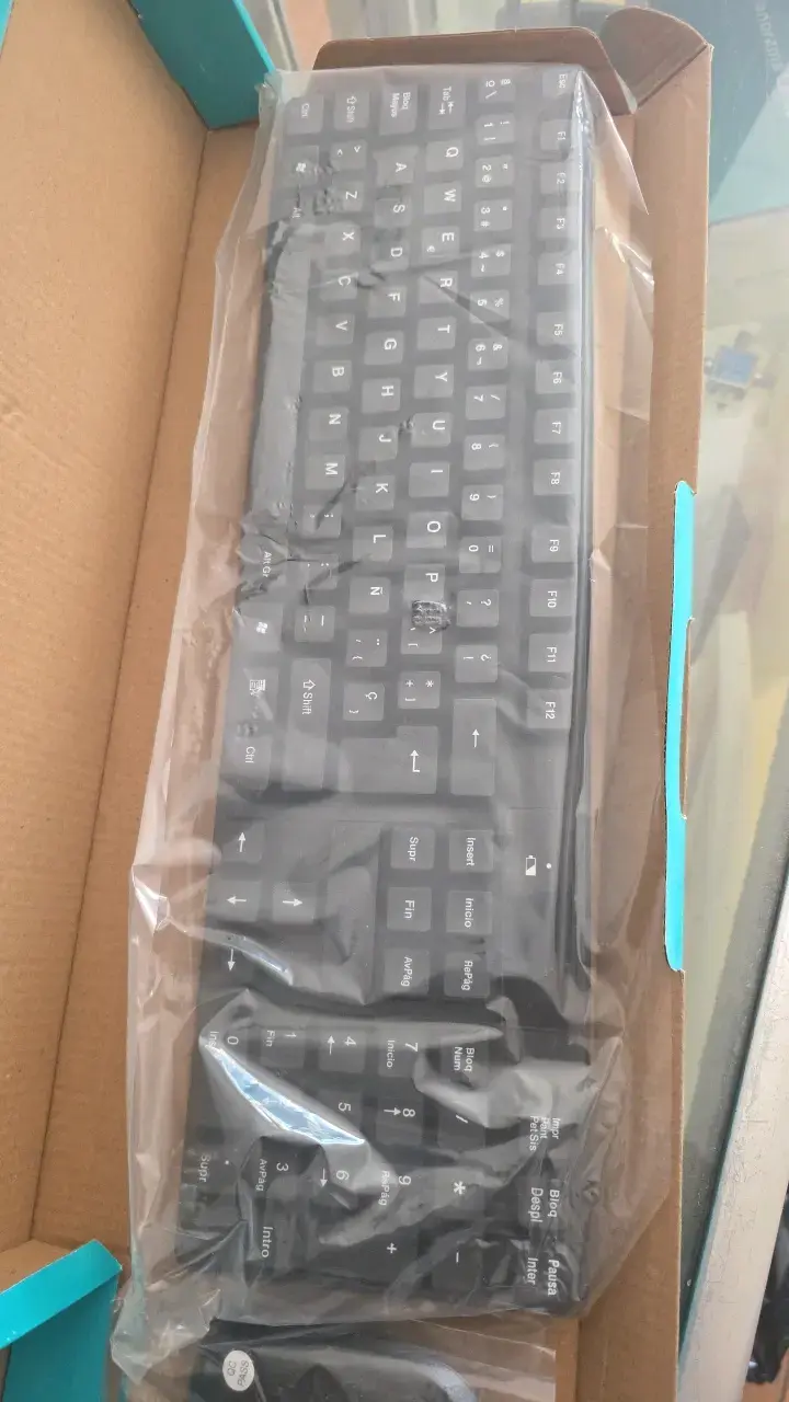 Teclado y Mouse Inalámbricos Negros - 1