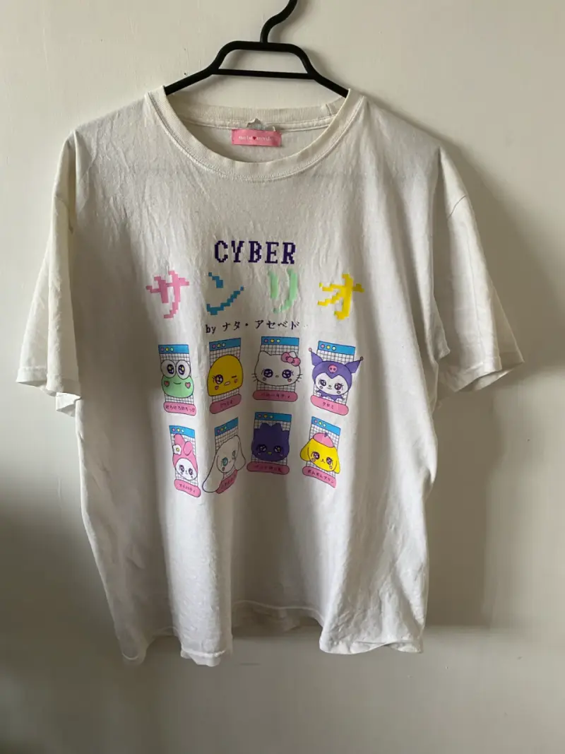 Polera blanca con diseño Sanrio talla L - 1