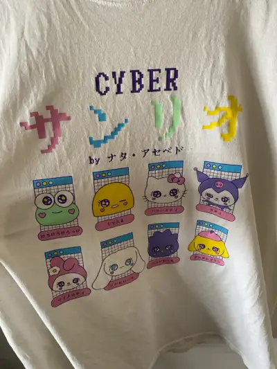 Polera blanca con diseño Sanrio talla L - miniatura 2