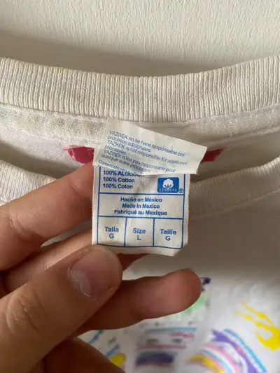 Polera blanca con diseño Sanrio talla L - miniatura 4