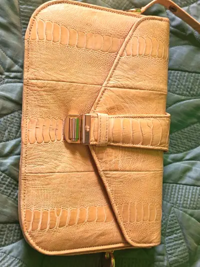 Cartera de cuero beige Corbeau elegante - miniatura 1