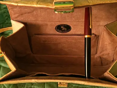 Cartera de cuero beige Corbeau elegante - miniatura 2
