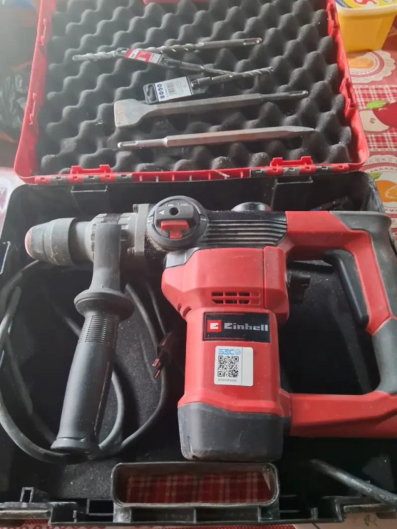 Martillo percutor Einhell con accesorios