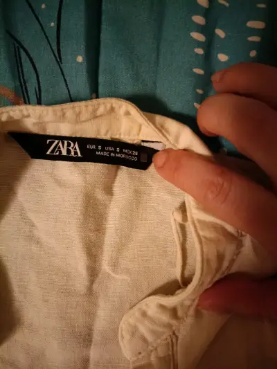 Vestido largo beige Zara con mangas abullonadas - miniatura 2