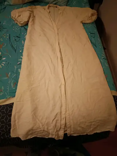 Vestido largo beige Zara con mangas abullonadas - miniatura 3
