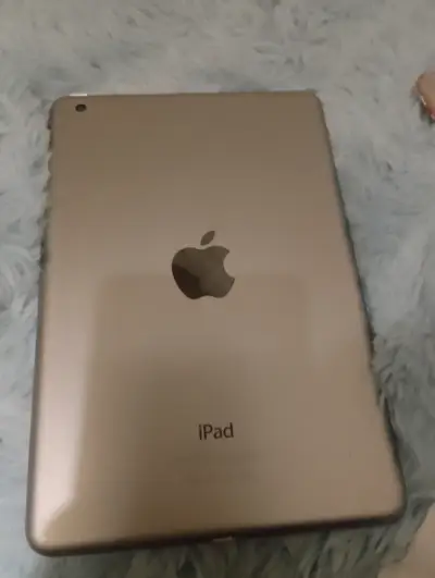 iPad con pantalla dañada en buen estado general - miniatura 2