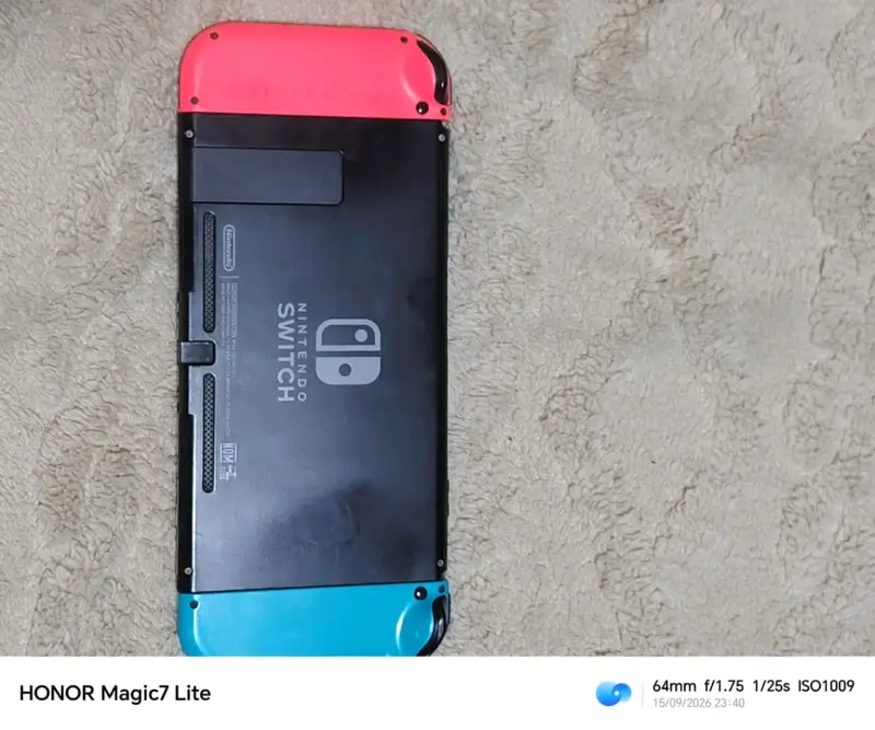 Consola Nintendo Switch con Joy-Con y accesorios - 2