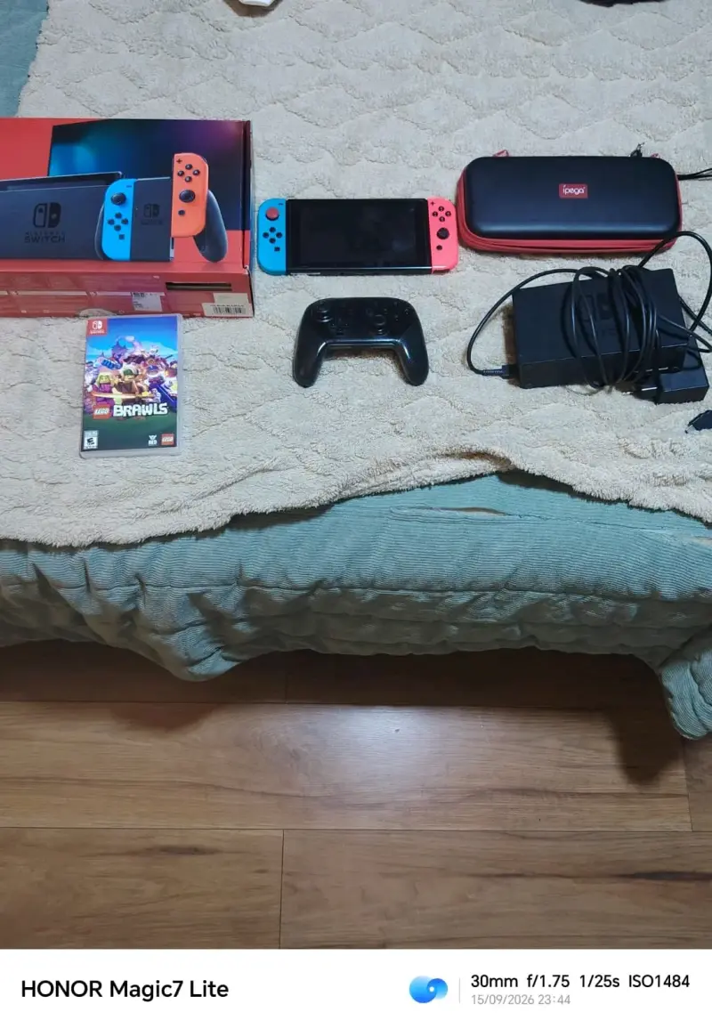 Consola Nintendo Switch con Joy-Con y accesorios - 4