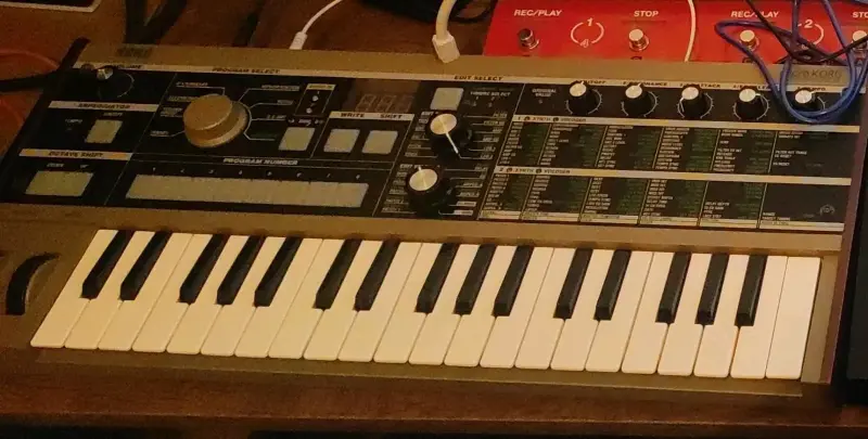 Sintetizador Korg MicroKORG con Vocoder