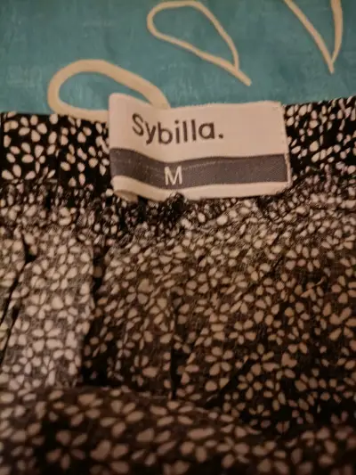 Falda larga estampada Sybilla en blanco y negro - miniatura 2