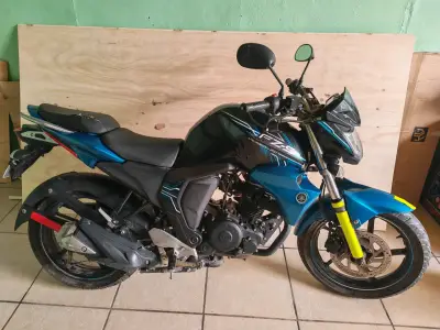 🔥 YAMAHA FZN 150D 2016 – $1.600.000 CONVERSABLE 🔥 - miniatura 2