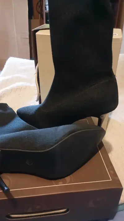 Botines de tacón alto negros elegantes - miniatura 1