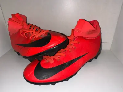 Botines de fútbol Nike rojos con logo negro - miniatura 2