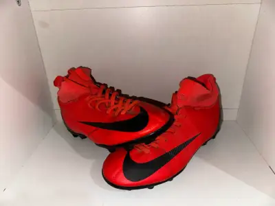 Botines de fútbol Nike rojos con logo negro - miniatura 3