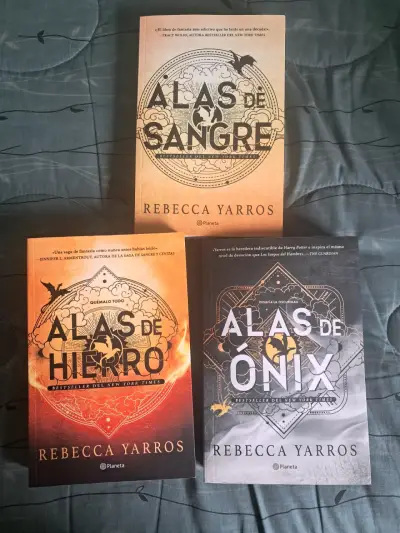 Trilogía Alas de Sangre de Rebecca Yarros - miniatura 1