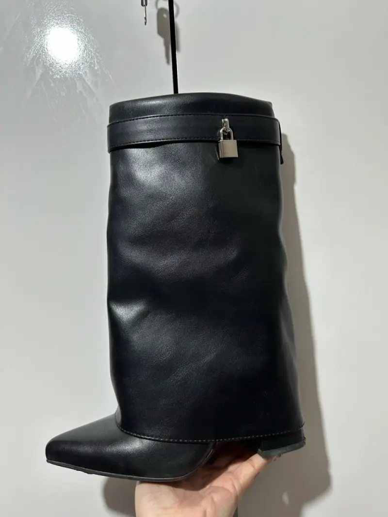 Botas de cuero negras con tacón alto - 4