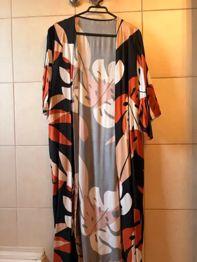 Kimono largo con estampado floral - miniatura 1