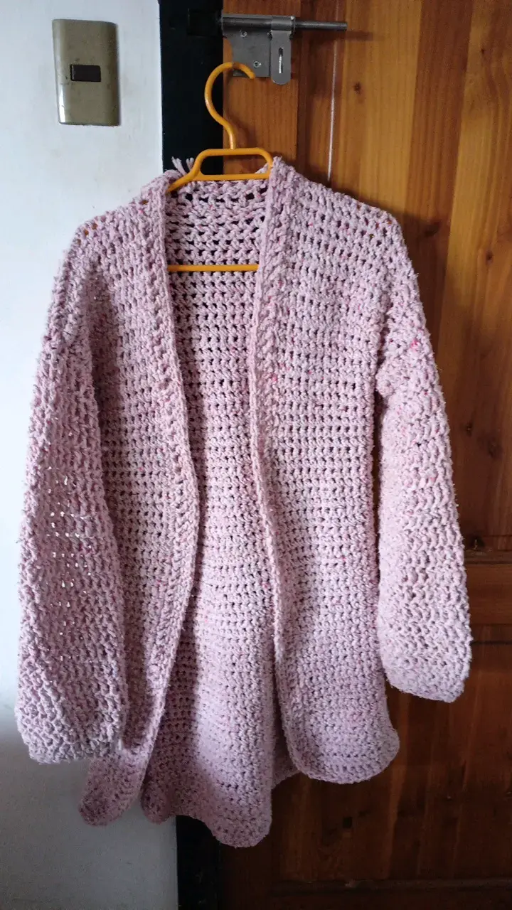 Cardigan tejido a mano color rosa - 1