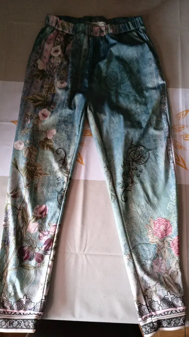 Pantalones estampados florales para mujer