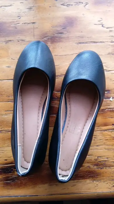 Zapatos planos negros para mujer - miniatura 1