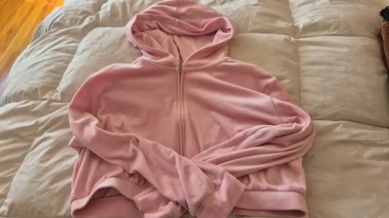 Polerón rosado de plush con capucha y cierre - 1