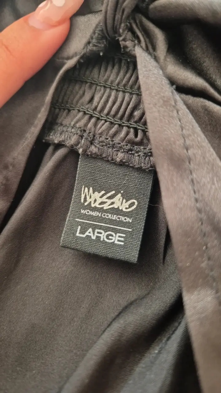 Top de satén negro con encaje para mujer - 2