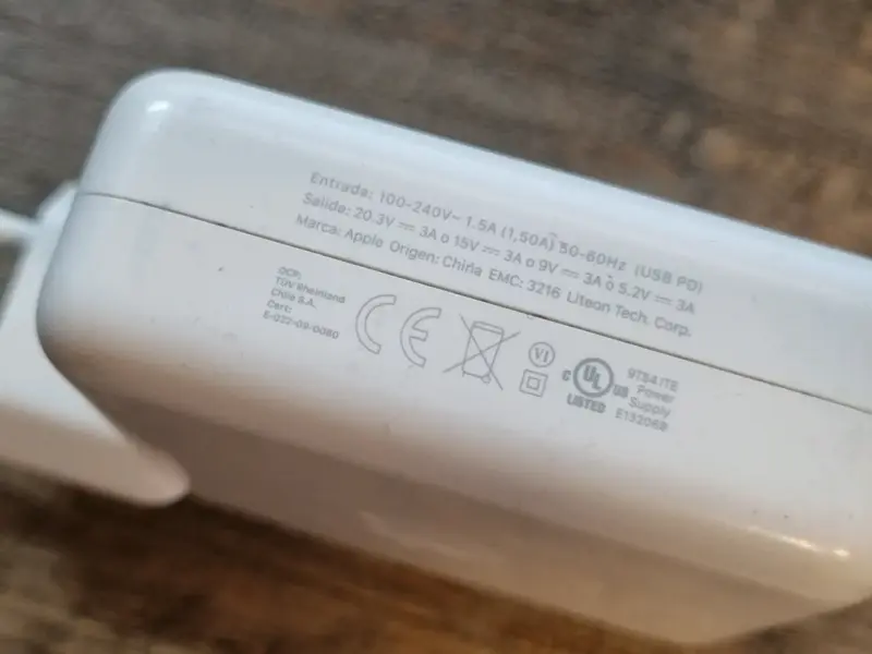 Cargador Apple USB-C 61W para MacBook original - 3