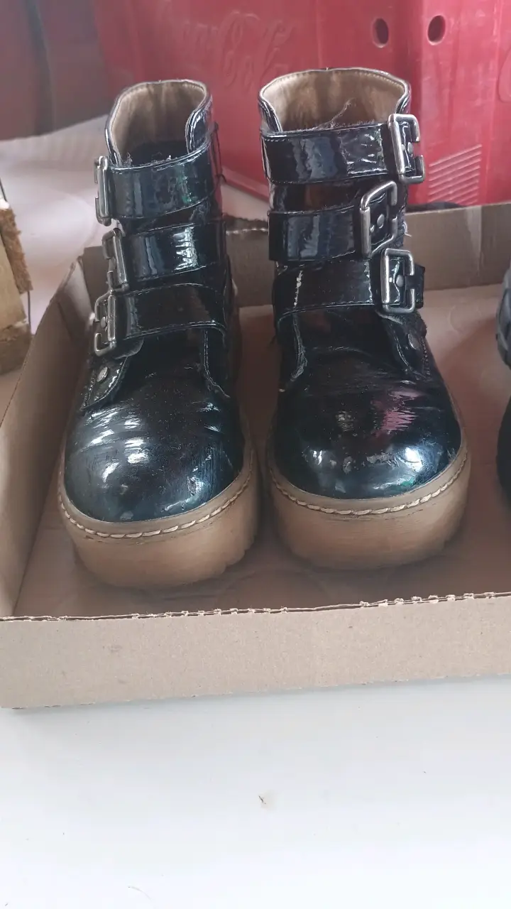 Botines negros de charol con hebillas para niña - 2