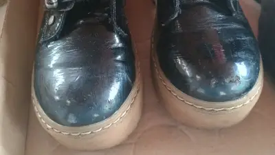 Botines negros de charol con hebillas para niña - miniatura 4